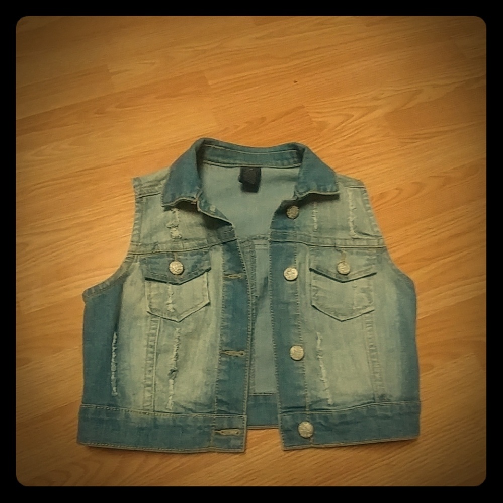 Lightwash jean vest